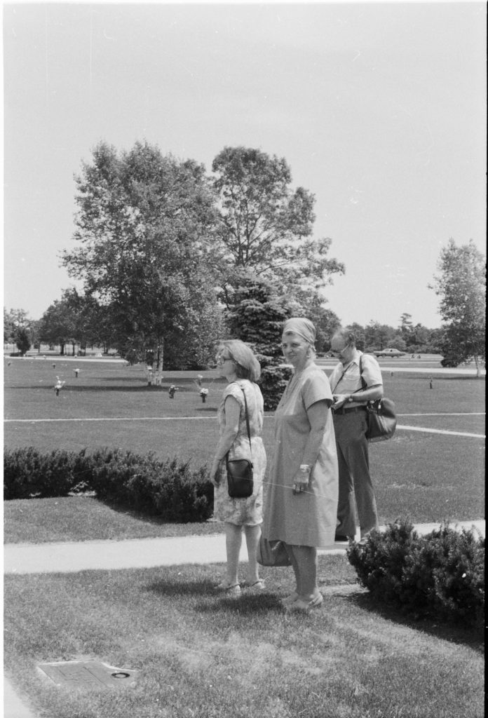Lili Wronker, Dorothy David and Erich Wronker at Pinelawn Memorial Park.