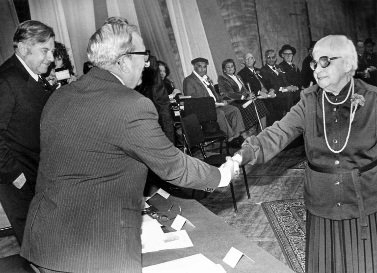 Helen Rossi receives award.