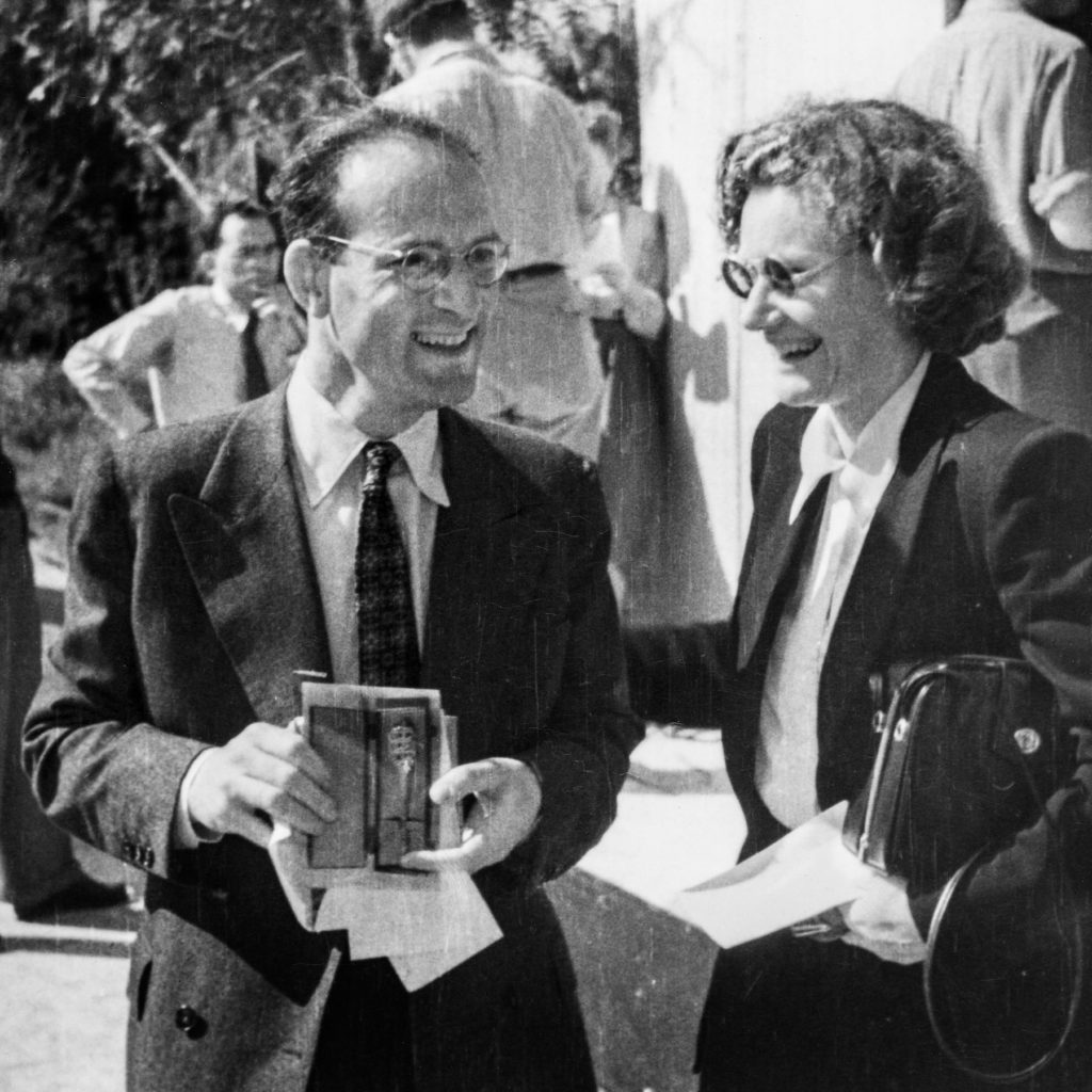 Ismar David holding photo of the Weizman Key