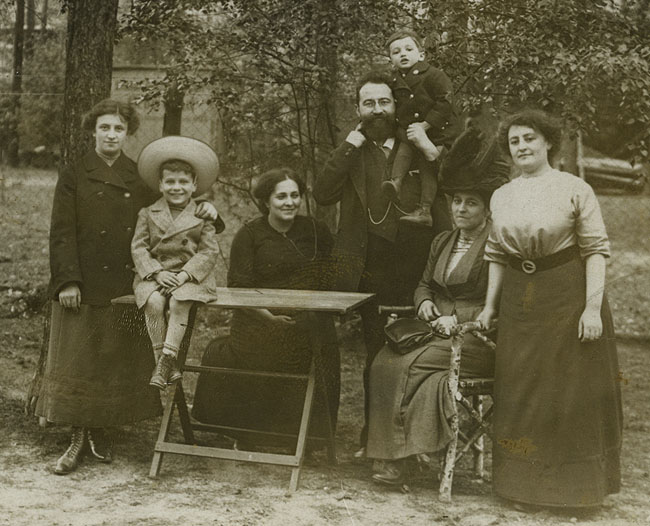 Rosa Freudenthal and family members